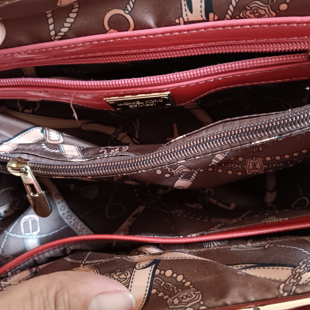 Michael Kors Kiss Lock Patent Satchel EUC - Picture 13 of 16